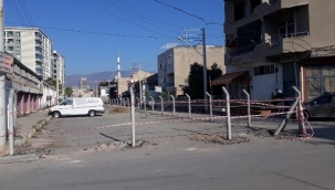 Bornova'da ilginç olay:sokak benim' dedi, beton çitlerle kapattı