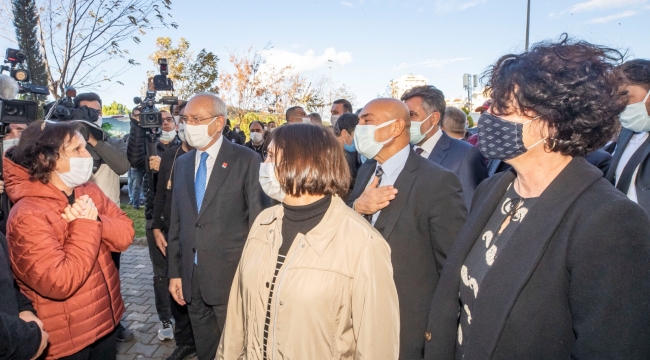 CHP Lideri Kılıçdaroğlu İzmir'de depremzedeleri ziyaret etti