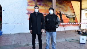 FOÇA BALIK HALİ DUVARINDA GRAFİTİ