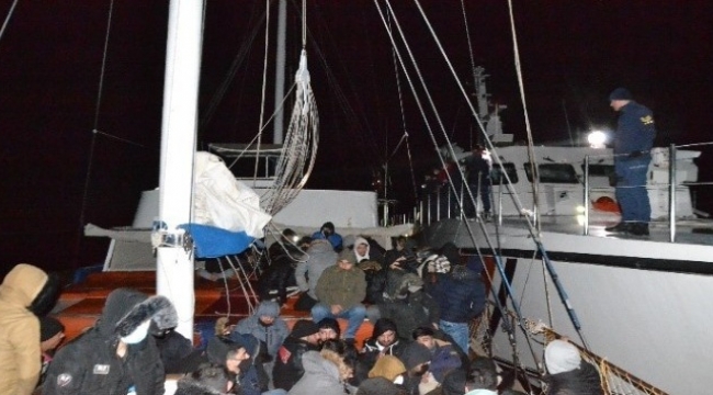 İzmir'de 175 düzensiz göçmen ile 1 göçmen kaçakçısı yakalandı