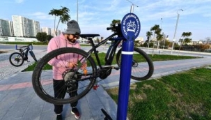 İzmir'de bisikletler için ücretsiz tamir istasyonları kuruldu