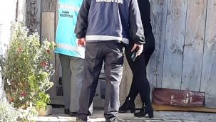  Kınık Belediyesi Coronavirus Yakalanan Vatandaşlara  Hijyen Ve Erzak Paketi Dağıtıyor