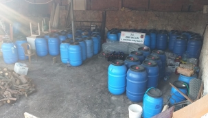 Menderes ilçesinde 11 bin 200 litre sahte içki ele geçirildi