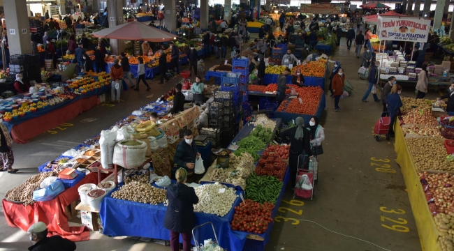 Aliağa Pazarında Sağlıklı Alışveriş İçin Denetimler Sürüyor