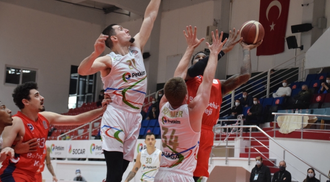 Aliağa Petkim Spor : 72– Bahçeşehir Koleji : 77 