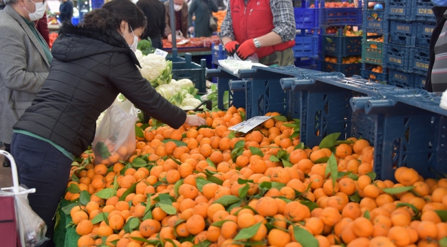 Aliağa Yeni Mahalle Kapalı Pazar Yeri'nde Yılın İlk Pazarı Kuruldu