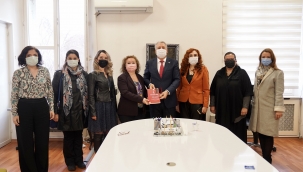 Egeli iletişimcilerden "Çocuk Gelin" sorununa dikkat çeken kitap