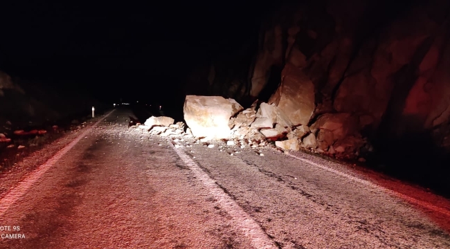 FOÇA YENİFOÇA YOLUNDA HEYELAN