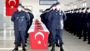 İzmir'de kısa dönem askerler yemin etti