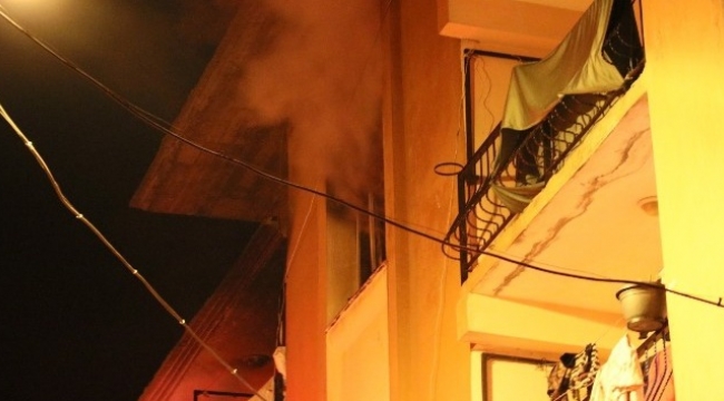 yangın paniği: 1'i bebek 4 kişi dumandan etkilendi