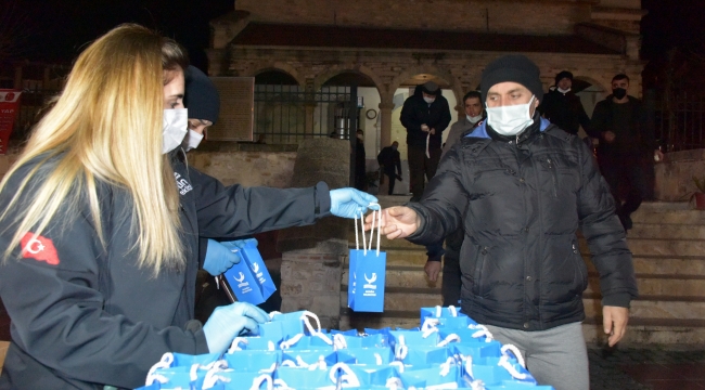 Aliağa Belediyesi'nden Kandil Simidi İkramı