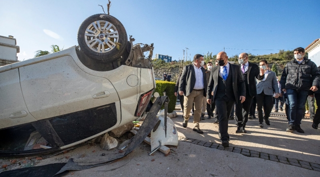 Başkan Soyer hortumun vurduğu Alaçatı'da