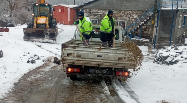 Bergama Belediyesi kar mesaisini sürdürüyor