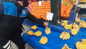  Bergama zabıtası pazaryerinde etiket kontrolü yaptı