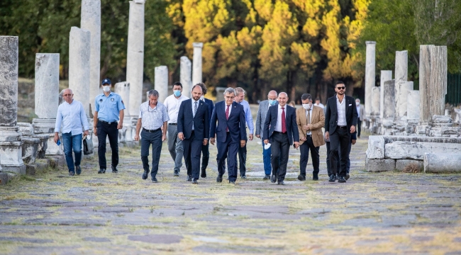 Büyükşehir'den Bergama'da Zeus Sunağı toplantısı