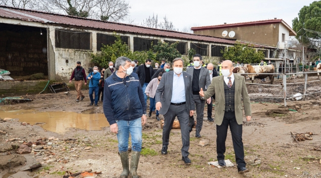 Büyükşehir ekipleri yaraları sarmak için sahada