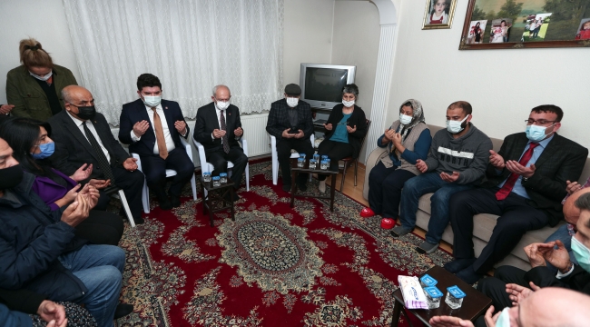 CHP Lideri Kılıçdaroğlu'ndan selde yaşamını yitirenlere taziye ziyareti