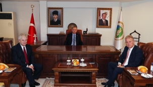 CUMHURBAŞKANI ERDOĞAN, İZMİR PROGRAMI KAPSAMINDA İZTO ve EBSO BAŞKANLARI İLE GÖRÜŞTÜ
