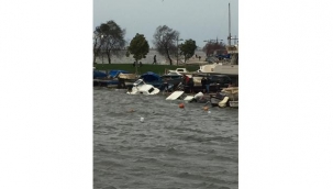  fırtınada tekneler battı, ağaçlar devrildi