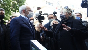 Kılıçdaroğlu, İzmir'deki selde zarar gören esnafı ziyaret etti