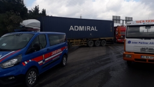 Aliağa'da  2 Tır İle   1 Kamyon Çarpıştı