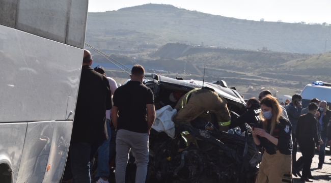 Aliağa 'da feci kaza: 2 ölü, 4 yaralı