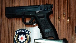Aliağa 'da ruhsatsız silah operasyonu
