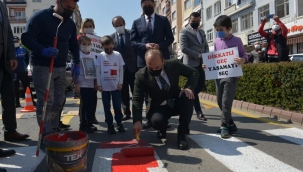 Aliağa'da "Yaya Önceliği Kırmızı Çizgimizdir" Etkinliği