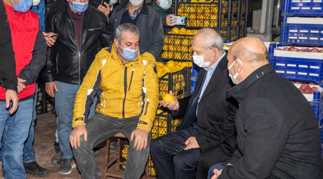 Kılıçdaroğlu İzmir'de hal esnafıyla buluştu