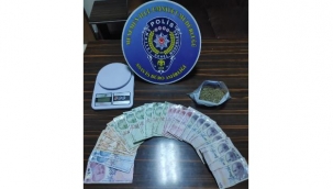 Menemen'de uyuşturucu maddesi sattığı tespit edilen kişiler yakalandı