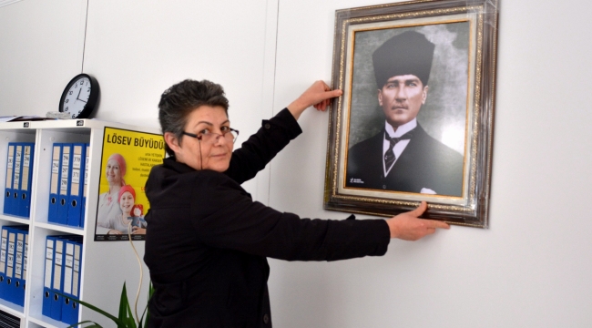 Aliağa Belediyesi'nden Muhtarlara Atatürk Portresi