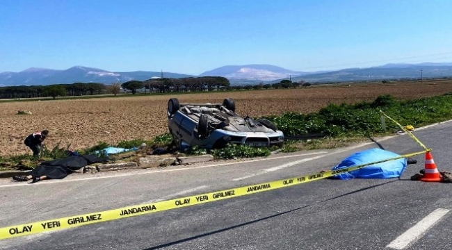 Bergama'da süt kamyonu ile hafif ticari araç çapıştı: 3 ölü, 4 ağır yaralı