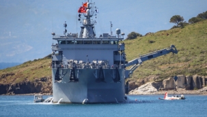 Foça'da  düşen uçak, denizden çıkarıldı