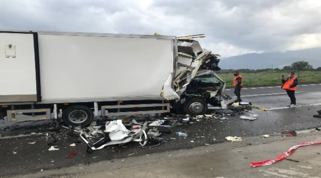 İzmir'de feci kaza: 1 ölü, 1 ağır yaralı