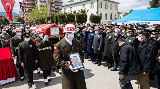 İzmir şehidini uğurladı