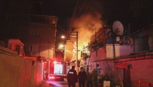 müstakil ev alev alev yandı: 1 yaralı