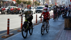 Aliağa'da 19 Mayıs Atatürk'ü Anma Korteji