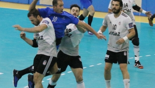 Başkan Soyer hentbol takımının şampiyonluğunu kutladı