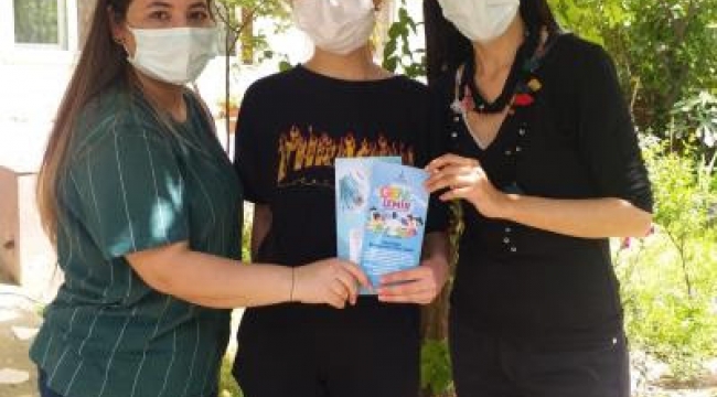 Büyükşehir'in "Kitap Kart" projesi ile gençlerin yüzü güldü