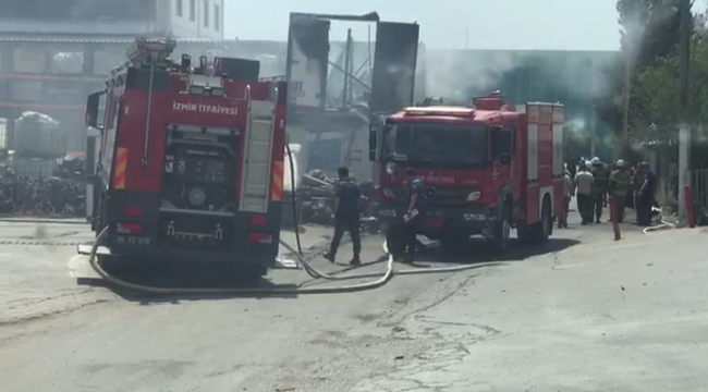 İzmir'de sanayide çıkan yangın hasara neden oldu