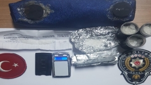 İzmir'de yakalanan uyuşturucu satıcısının yöntemi polisi bile şaşırttı