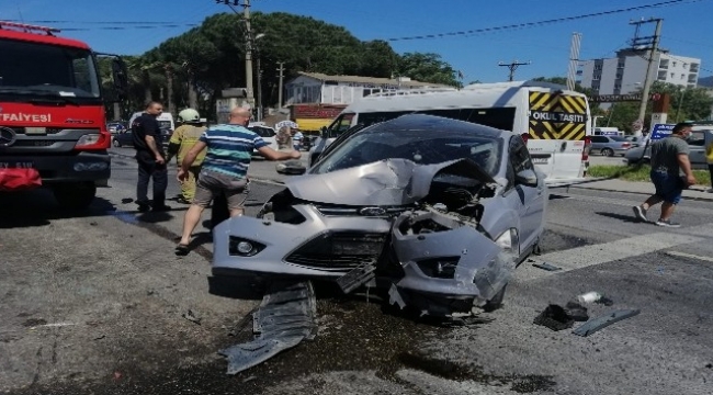 Menemen'de feci kaza: 1'i ağır 4 yaralı