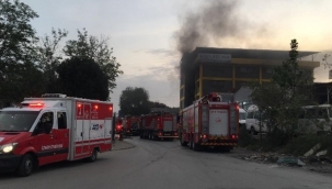 plastik fabrikasında çıkan yangın hasara neden oldu