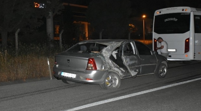 servis aracı ile otomobil çarpıştı: 4 yaralı