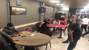 Tam kapanmada dernekte kumar partisine polis baskını