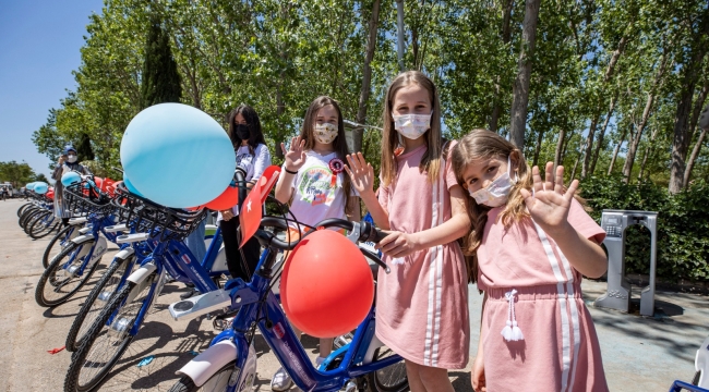 Türkiye'de ilk kez İzmir'de çocuk bisikletleri projesi hayata geçti