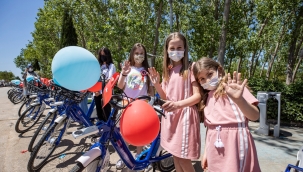 Türkiye'de ilk kez İzmir'de çocuk bisikletleri projesi hayata geçti