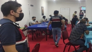 İzmir'de 111 kişiye kumar oynarken suçüstü