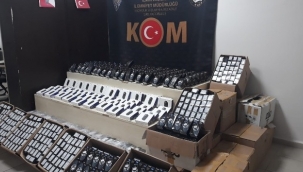 İzmir'de gümrük kaçağı cep telefonu operasyonu