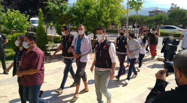 İzmir'de uyuşturucu satıcılarına operasyon: 9 tutuklama